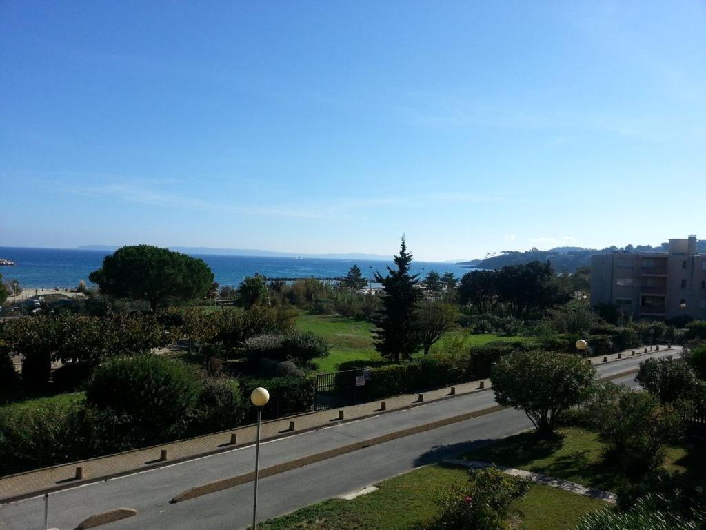 Flat Lägenhet Bormes-les-Mimosas Exteriör bild