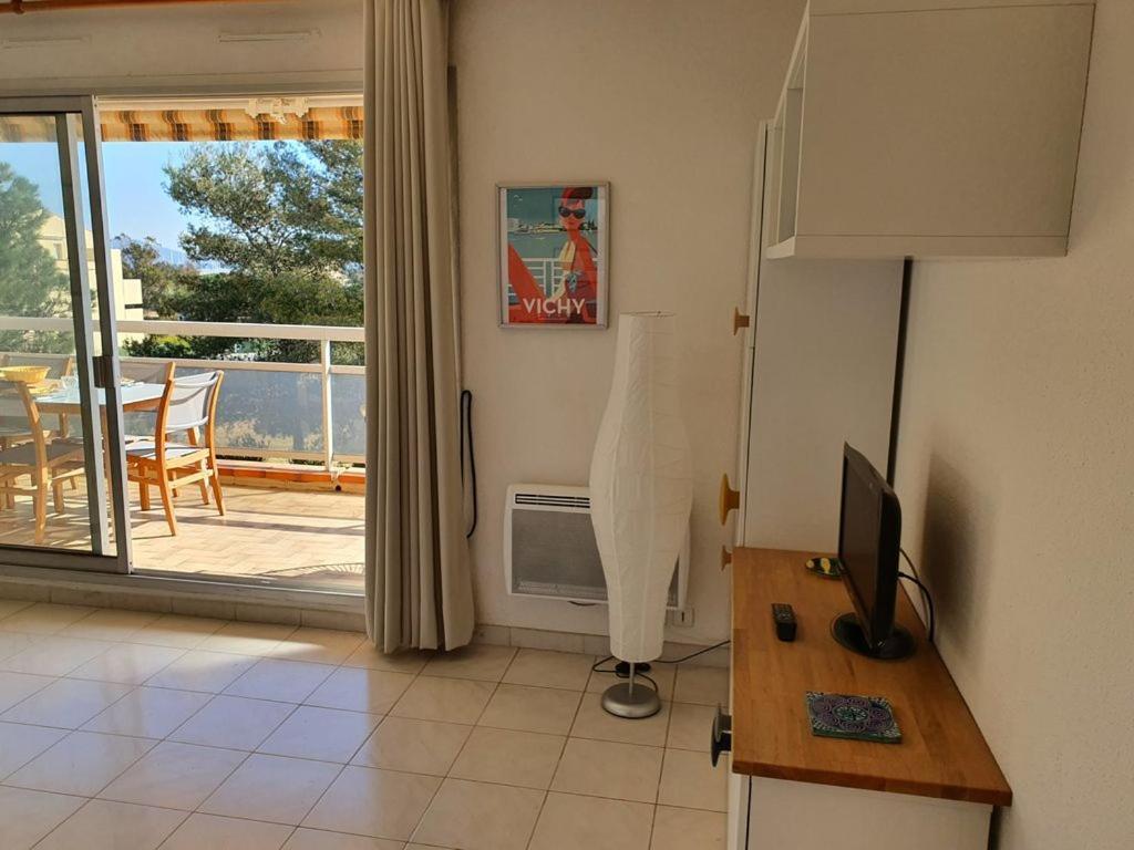Flat Lägenhet Bormes-les-Mimosas Exteriör bild