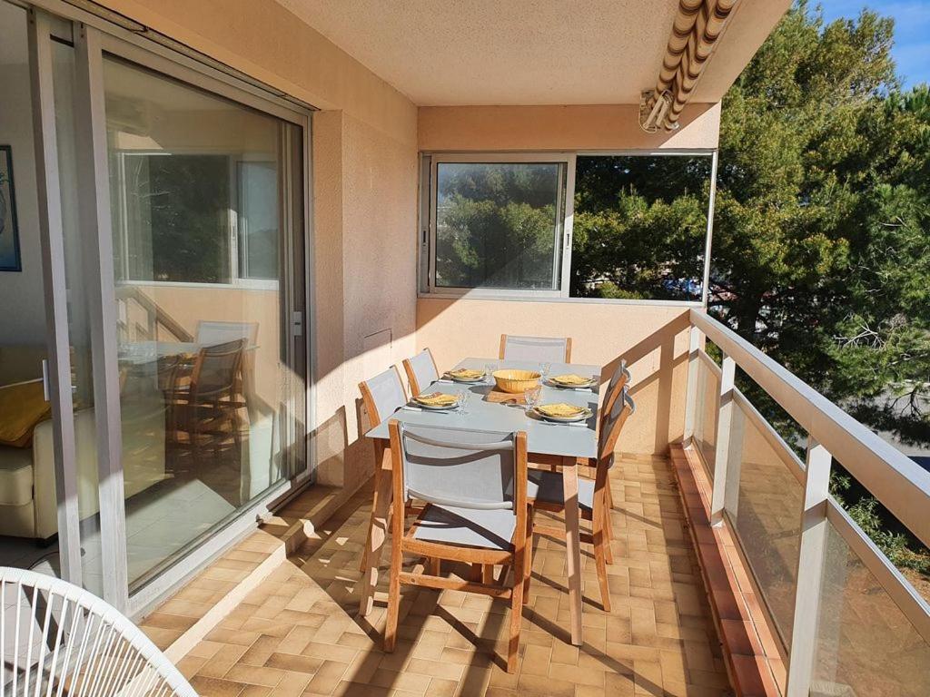 Flat Lägenhet Bormes-les-Mimosas Exteriör bild
